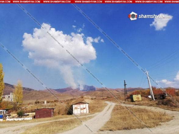 Լոռու մարզում հրշեջները մի քանի ժամ պայքարում են անտառում առաջացած կրակի դեմ. նրանցից մեկը այրվածքներից մահացել է, վիրավորին սանավիացիայի ուղղաթիռով տեղափոխում են Երևան