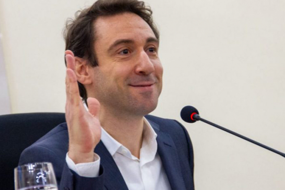 Երևանի քաղաքապետարանը չի զիջում պարգևատրումների շքերթով կառավարական պրեմիաներին