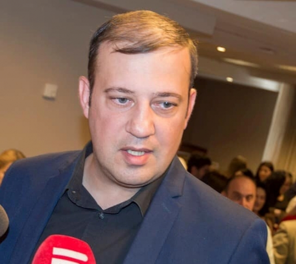 Քաջ Նազարն էլ էր հերոս, նա էլ թագավոր էր, նրան էլ էին մեծարում, բայց...