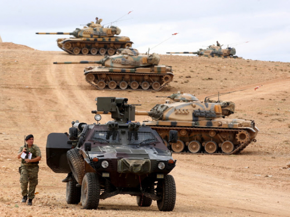 Турецкие войска атакуют курдов в районе Абу-Расейн в сирийской провинции Хасеке