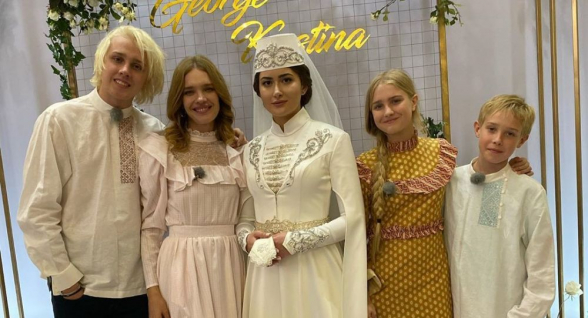 Սուպերմոդել Նատալյա Վոդյանովան հայկական է պարել