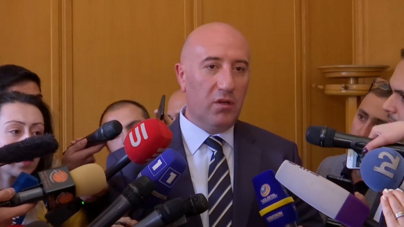 Ասֆալտին փռելու օպերացիան շարունակվում է․ ոստիկանապետի պաշտոնակատար