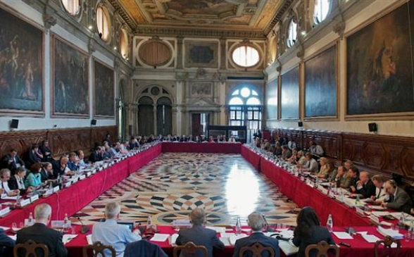 Венецианская комиссия выступит с жестким заявлением – «Паст»