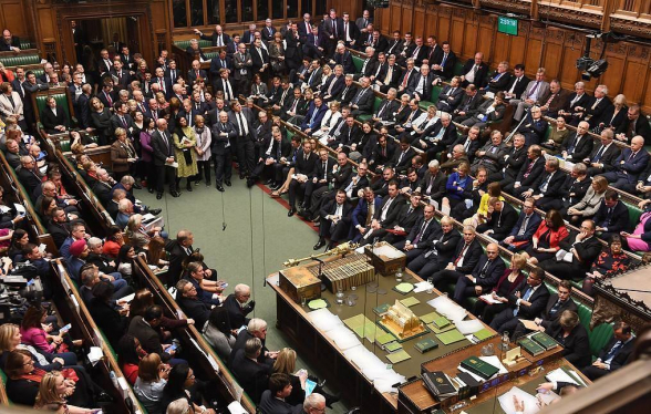 Британский парламент одобрил идею провести досрочные выборы 12 декабря