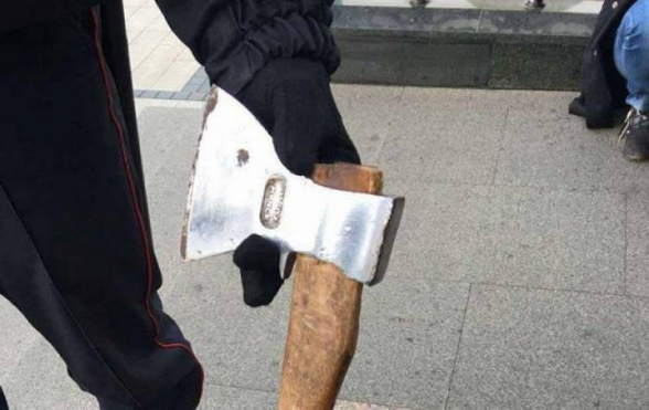 Մինսկում կինը կացինով հարձակվել է տաճարի վրա