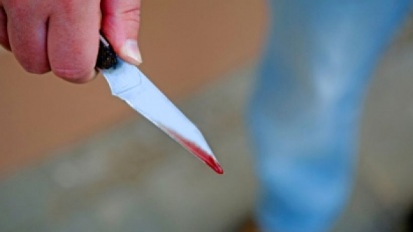 Երևանում 30–ամյա տղամարդը «աջ նստատեղի մկանի ծակած վերք» ախտորոշմամբ տեղափոխվել է հիվանդանոց. նրան դանակով հարվածող կասկածյալը տնօրեն է