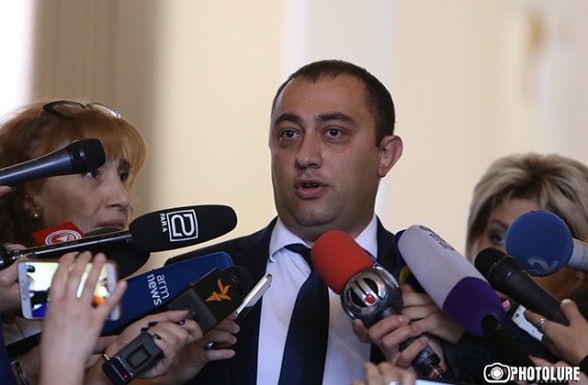 Վայոց Ձորի նորանշանակ մարզպետը նախկին մարզպետի օգնականի, էն որ զինվորականին ծեծելով մահամերձության էր հասցրել, հենց էդ գործով փաստաբանն է