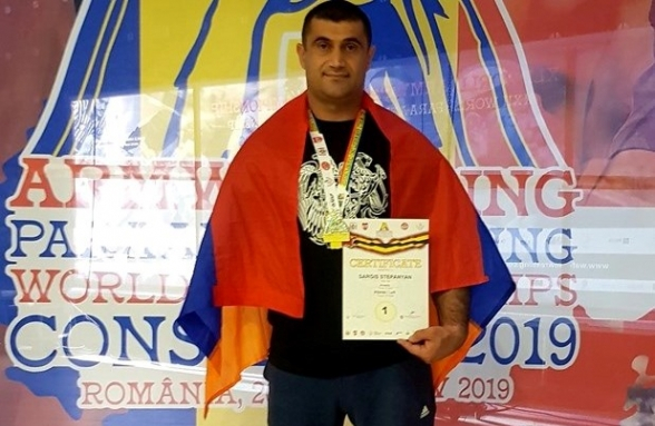 Саргис Степанян завоевал золотую медаль на чемпионате мира по армрестлингу