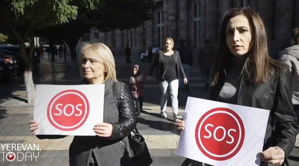 Նիկոլ Փաշինյանի հոգեկան վիճակը մտահոգիչ է․ ասուլիս՝ կառավարության դիմաց (տեսանյութ)