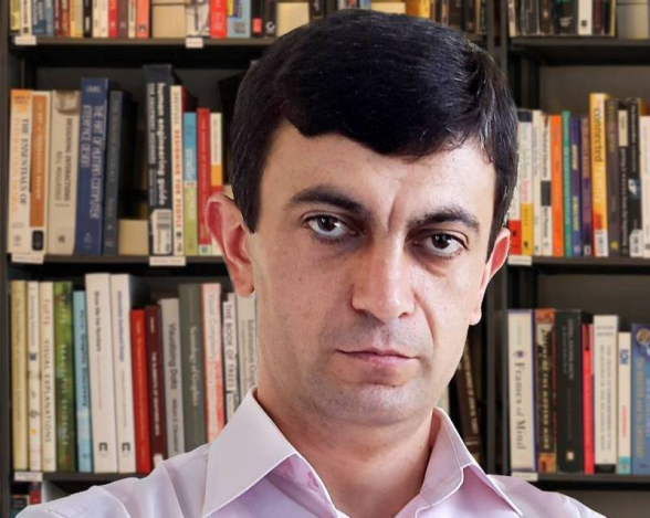 Վարչապետը հավատարիմ մնաց իշխանափոխության օրերին իրեն անմնացորդ նվիրված քայքայիչ աղանդներին