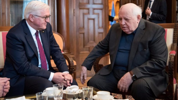 Президент Германии поблагодарил Горбачева по случаю 30-летия падения Берлинской стены