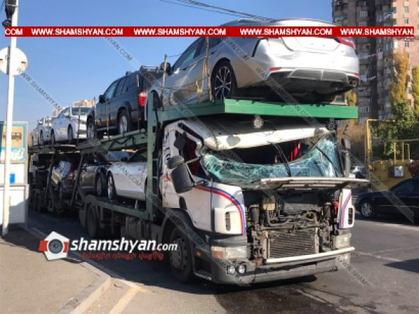 Շամպայն գինիների գործարանի մոտ, բախվել են մի քանի մեքենաներով բարձված 2 քարշակ