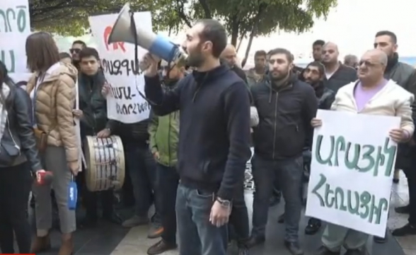 Նստացույց՝ նախարար Արայիկ Հարությունյանի հեռանալու պահանջով (տեսանյութ)