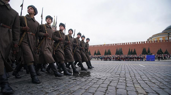 На Красной площади состоялся марш в честь парада 1941 года