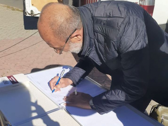 Ստորագրահավաք Կապանում՝ ի աջակցություն Ռոբերտ Քոչարյանի (տեսանյութ)