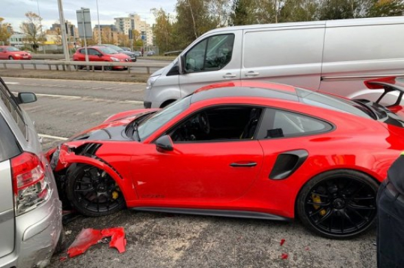 Покупатель разбил «Porsche» за $264 тыс. во время тест-драйва