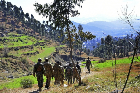 Индия дислоцировала на линии контроля в Кашмире 100 тыс. военнослужащих