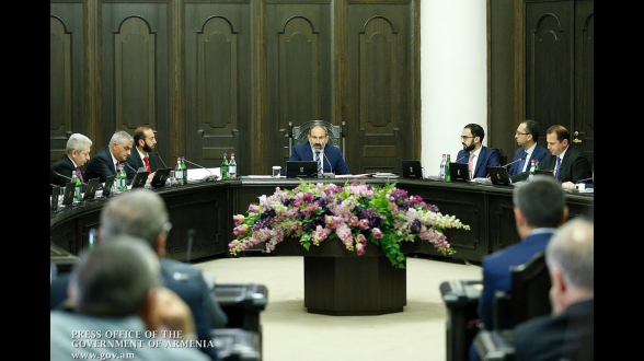 Վարչապետը հրահանգել է պաշտոնյաներին Ամանորը նշել Հայաստանում. «Հրապարակ»