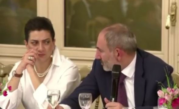 Заявлению Никола Пашиняна удивилась даже его супруга Анна Акопян