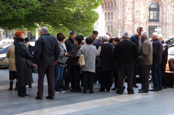 Բողոքի ակցիաներ՝ կառավարության դիմաց (տեսանյութ)