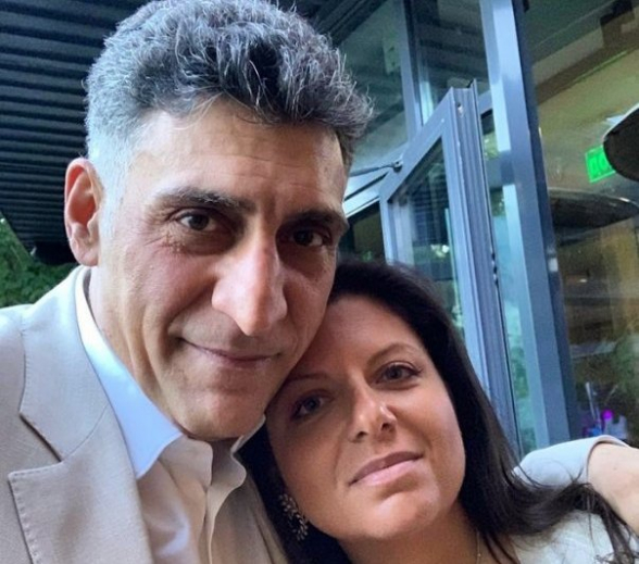 «Зартир, лао»: Маргарита Симоньян и Тигран Кеосаян поют армянские патриотические песни (видео)