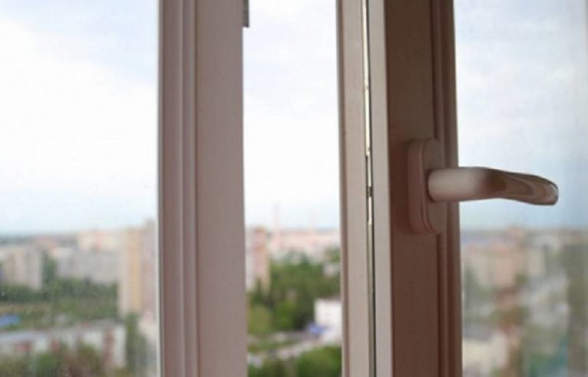 Գյումրիում 28-ամյա կինն ընկել է 3-րդ հարկի բնակարանի պատուհանից