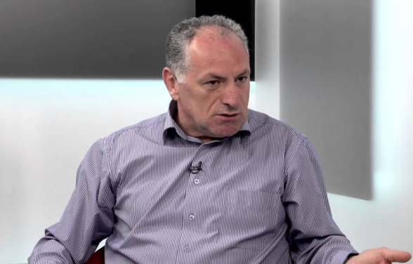 Մի վրա են տվել. էլ գող փիսո, էլ քաչալ շուն, էլ հերն ու մեր