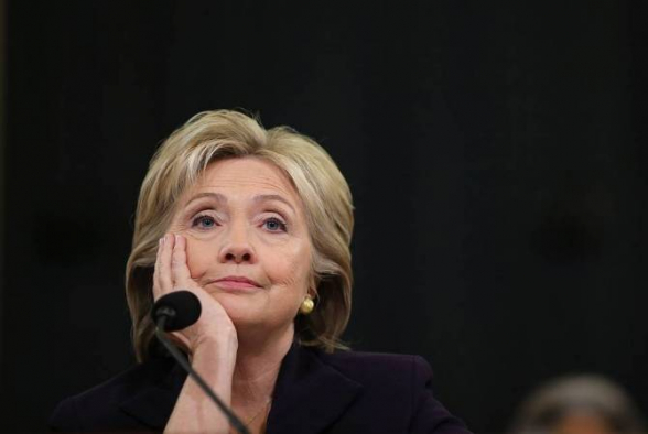 Самолет с Хиллари Клинтон на борту вернулся к терминалу из-за неисправности