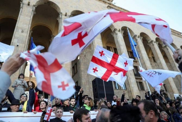 Թբիլիսիի կենտրոնական հրապարակում բախվել են ցուցարարներն ու հատուկ ջոկատայինները (տեսանյութ)
