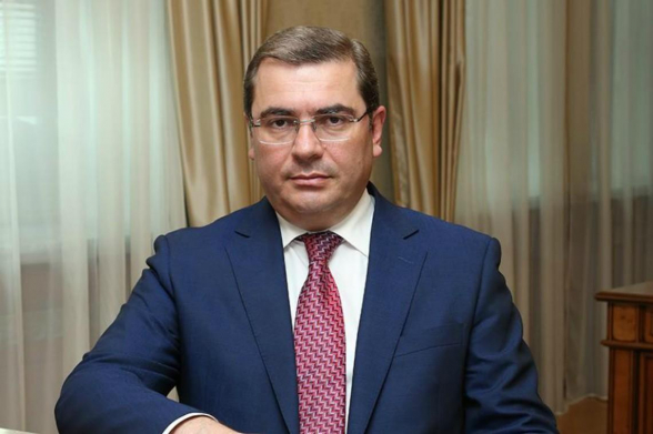 Գյումրիում քաղաքացիները մեքենաներով գալիս, համարները հանում, գիշերը կանգնում հերթ, առավոտյան վաճառում էին իրենց հերթը. Դավիթ Անանյան