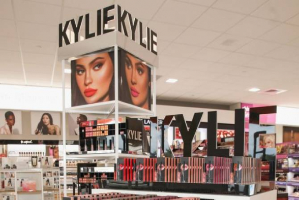 Քայլի Ջենները վաճառել է իր բիզնեսը