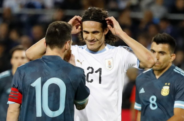 Месси и Кавани устроили стычку во время матча Аргентина-Уругвай (видео)