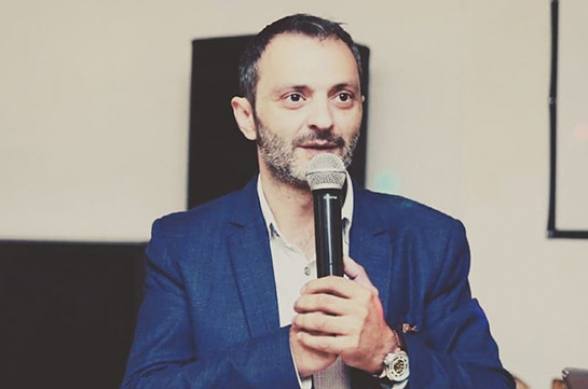 Երևանում փորձել են կտրել դերասան Արտյոմ Կարապետյանի պարանոցը. Ոստիկանությունն ուսումնասիրում է նրա հրապարակած տեսանյութը