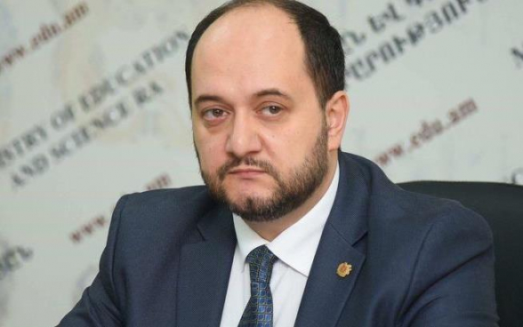 Նախարարն ասել է՝ դասերին չեկող ուսանողները նույն կուրսում կմնան․ «Իրավունք»