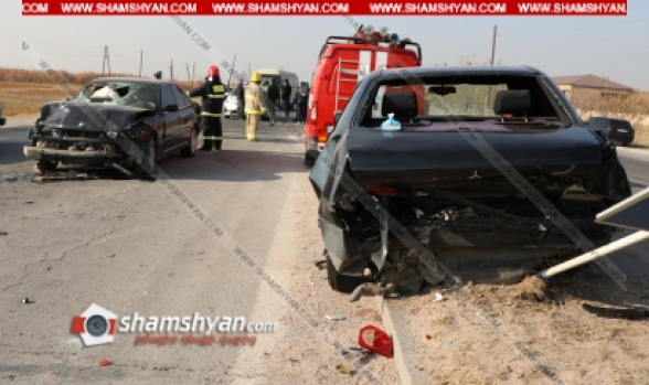 Արարատի մարզում բախվել են BMW-ն ու Mercedes-ը. վերջինը հայտնվել է ճանապարհի բաժանարար գոտում (տեսանյութ)