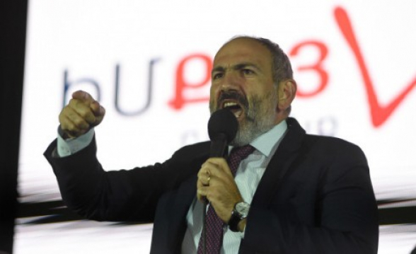 Ներդրումներ չեն կարող գալ մի երկիր, որտեղ «ասֆալտին փռելու» և «պատերին ծեփելու» մաստեր-կլասներ է ցույց տալիս երկրի վարչապետը․ «Հրապարակ»