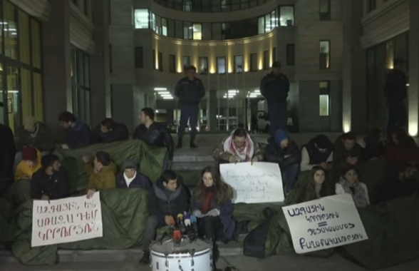 ԿԳՄՍ նախարարության մոտ անժամկետ նստացույցը դադարեցվում է (տեսանյութ)