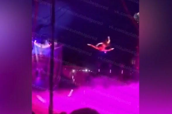 В Белгороде воздушная гимнастка упала из-под купола цирка.