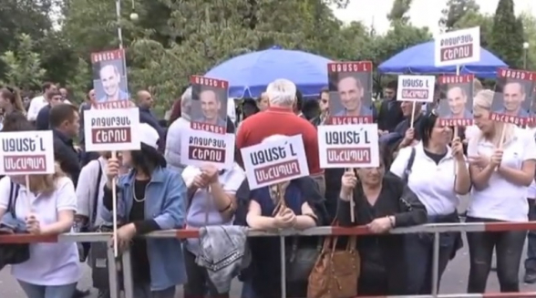 Քոչարյանի աջակիցների ակցիան՝ Շենգավիթի դատարանի դիմաց․ ուղիղ
