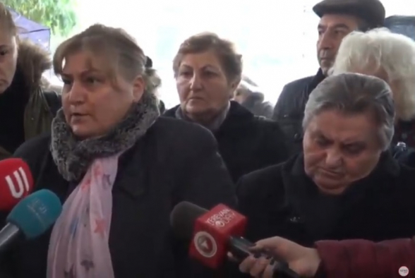 Перед зданием Правительства РА проходят акции протеста (видео)