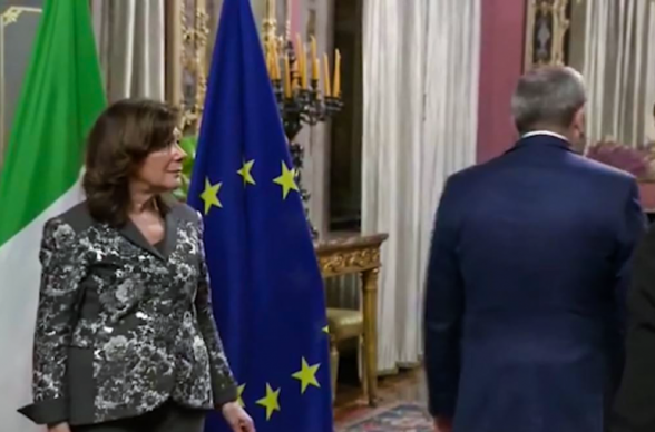 Նիկոլ Փաշինյանի անքաղաքավարի վարքը ապշեցրել է իտալացի պաշտոնյային. Secoloditalia (տեսանյութ)