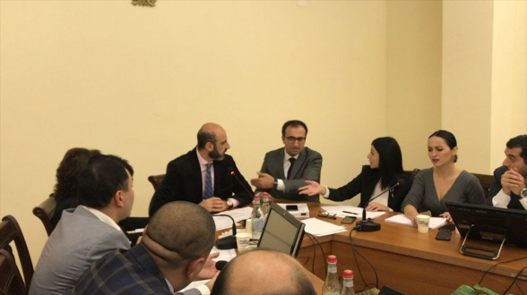 Լեզվակռիվ Արսեն Թորոսյանի ու «Իմ քայլի» պատգամավորների միջև