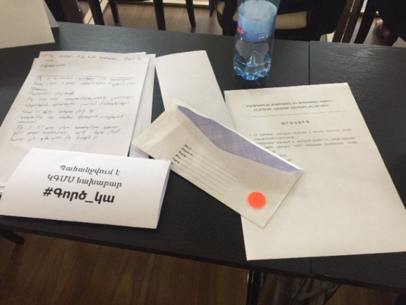 ՀՅԴ-ական երիտասարդը Արայիկ Հարությունյանի համար մետրոյի ժետոն և հրաժարականի դիմում է տարել հանրային քննարկմանը