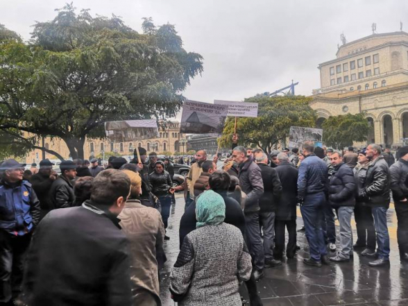 Վարչապետը կտրուկ թող ասի՝ կա՛մ չի լինում, կա՛մ լինելու է․ արծվաշենցիները բողոքի ակցիա են իրականացնում (տեսանյութ)