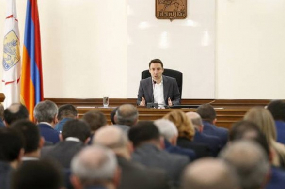 Երևանի ավագանու արտահերթ նիuտը (տեսանյութ)