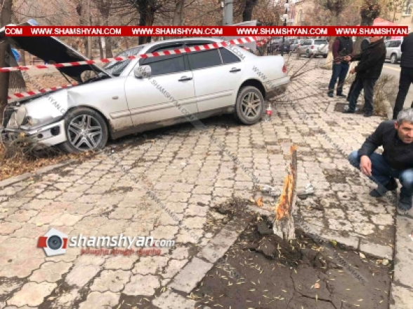 Գյումրիում 23-ամյա վարորդը Mercedes-ով Բագրատունյաց օղակում դուրս է եկել երթևեկելի գոտուց, բախվել ծառին. կա վիրավոր