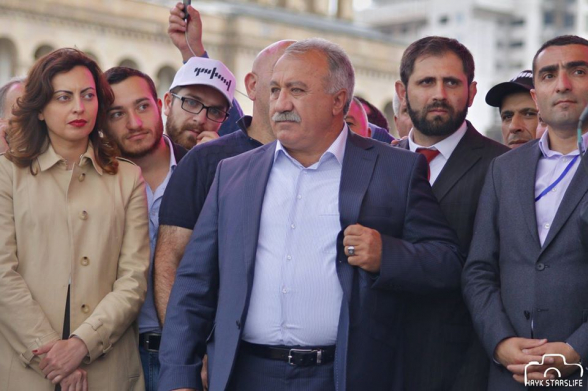 Այս լուսանկարը մարմնավորում է անբախտ հեղափոխականի կերպարը