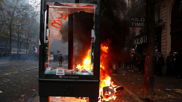 Փարիզում ոստիկանության արձակած գազային սրվակի պայթյունից թուրք լրագրող է վիրավորվել