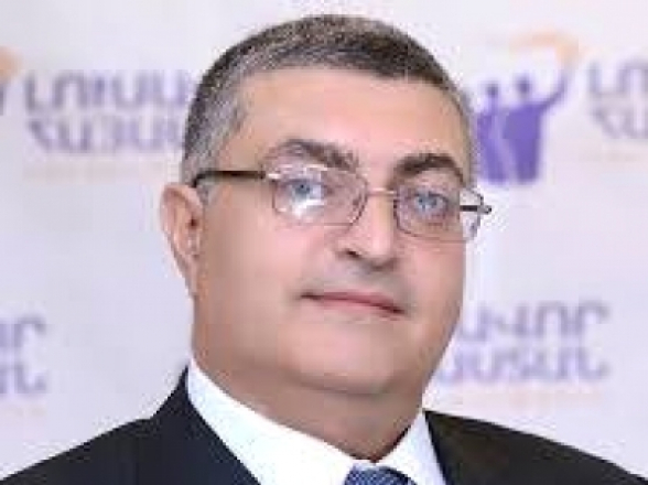 Երևանում թալանել են Ազգային ժողովի պատգամավորի Toyota-ն. հափշտակել են խմիչքներ և բջջային հեռախոսը