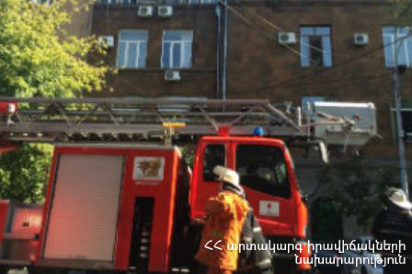 Հրդեհ Երևանի Վարդգես Սուրենյանց փողոցի տներից մեկում. փրկարարները դուրս են բերել երեխաներին